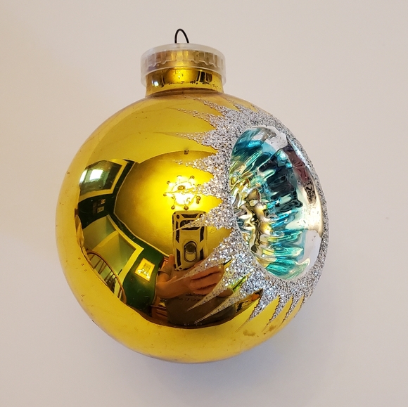 Vintage glass reflector ornament - Picture 3 of 5